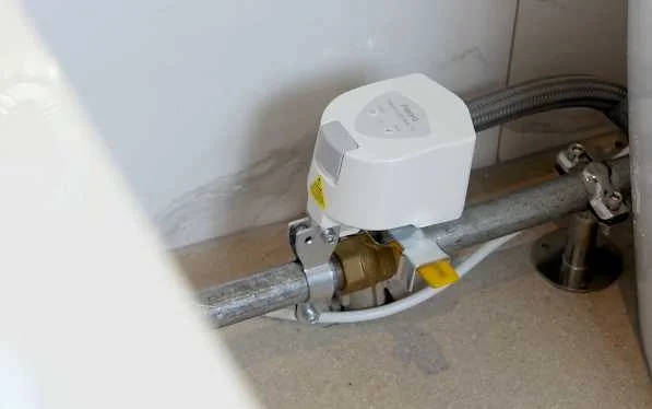Sensores de inundación Zigbee para cerrar llave de paso